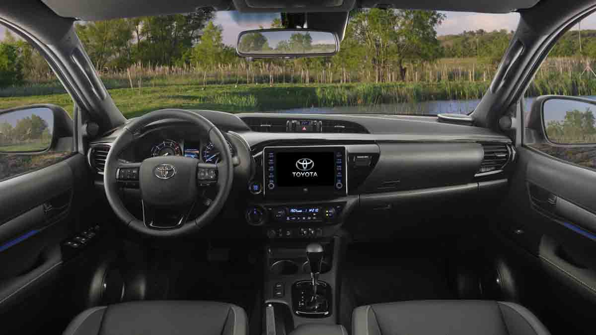 Toyota Hilux Conquest interior