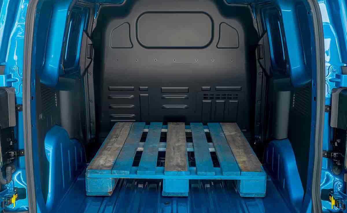 Ford E-Transit Courier pallet