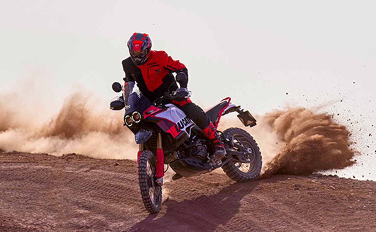 Ducati DesertX Rally acción 2