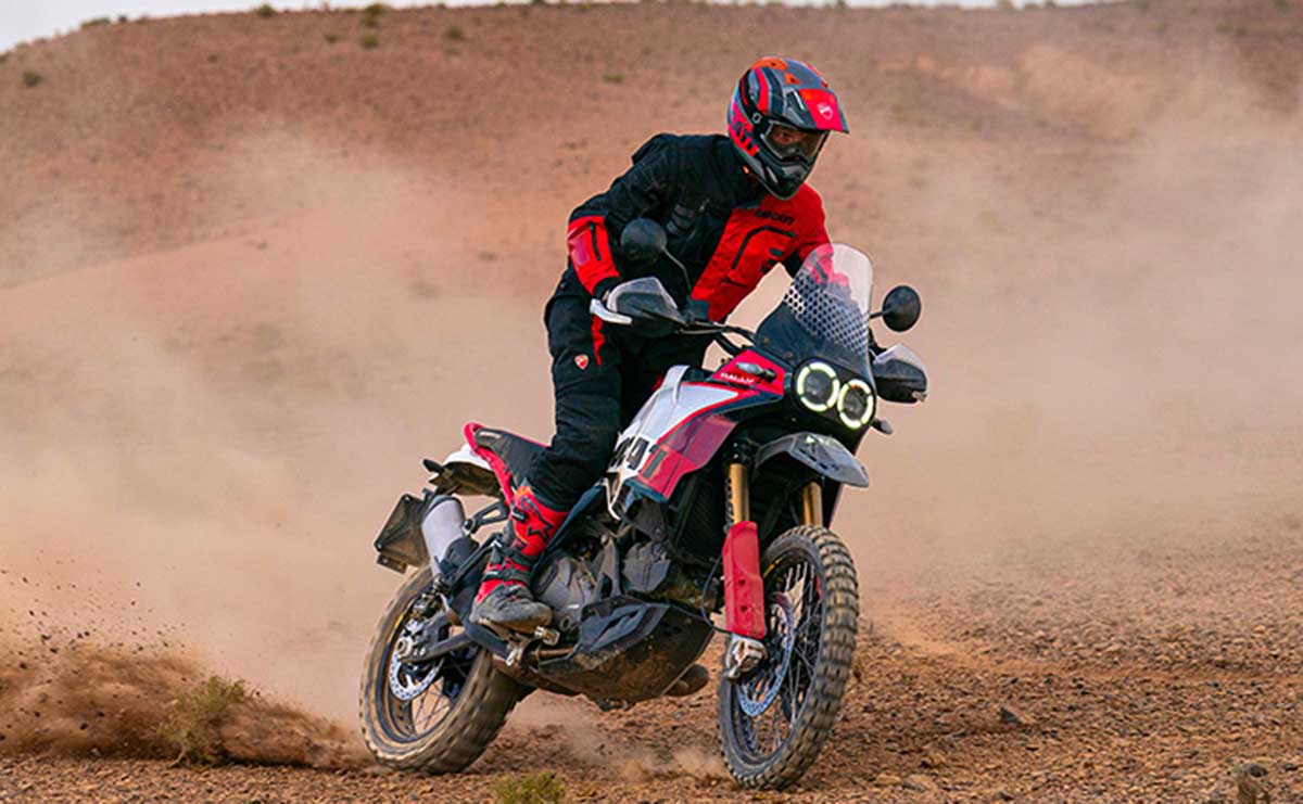 Ducati DesertX Rally acción