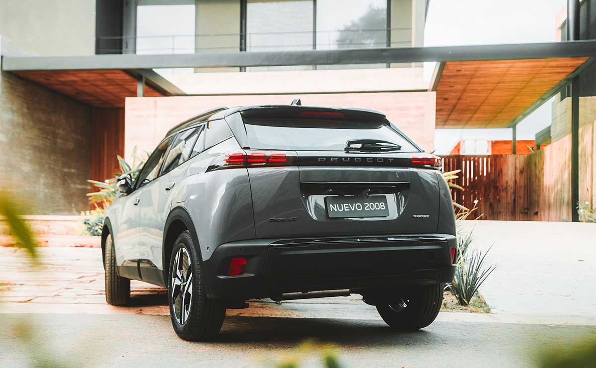 Nuevo Peugeot 2008 atrás