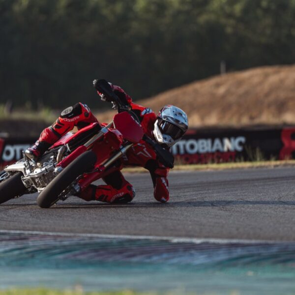 Inicio 2 Ducati Desmo450 SM: la Supermotard de serie con desmodrómica y…