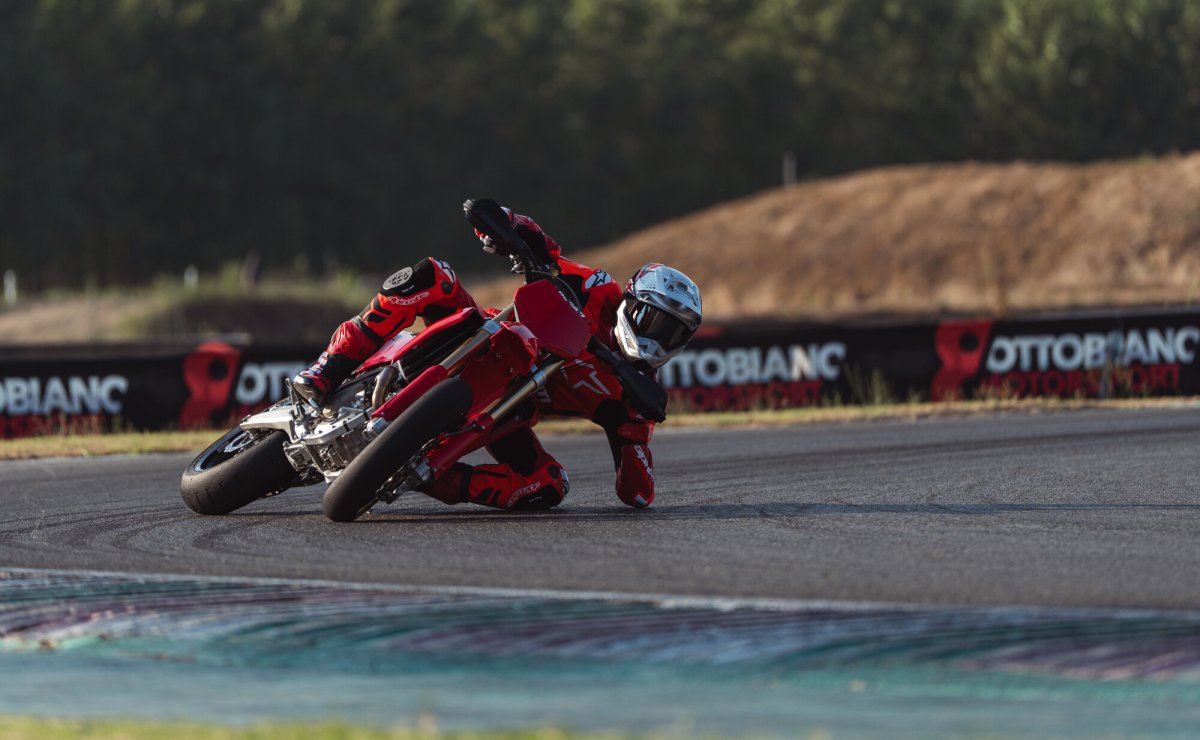 Inicio 5 Ducati Desmo450 SM: la Supermotard de serie con desmodrómica y peso reducido