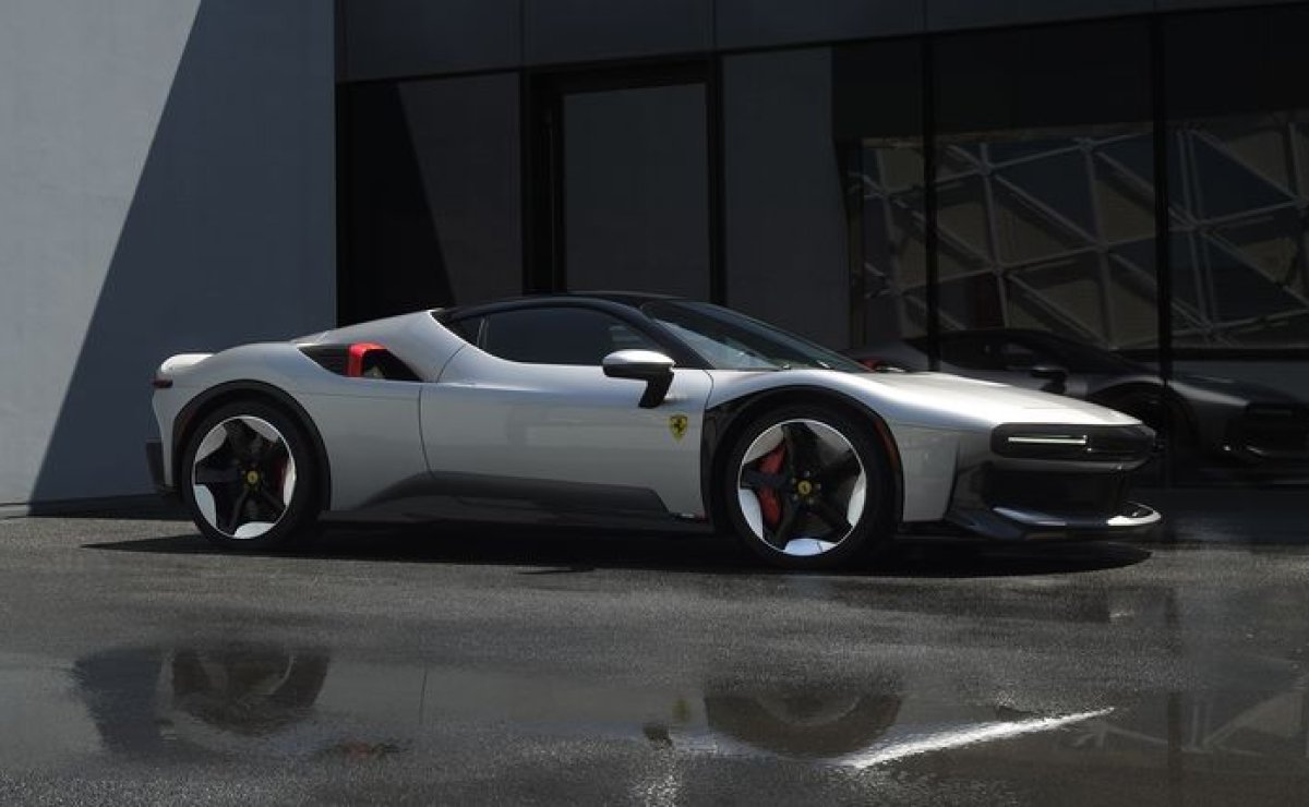 Inicio 6 Ferrari CZ26: La hypercar híbrida One‐Off de 797 CV que revoluciona el lujo y la exclusividad