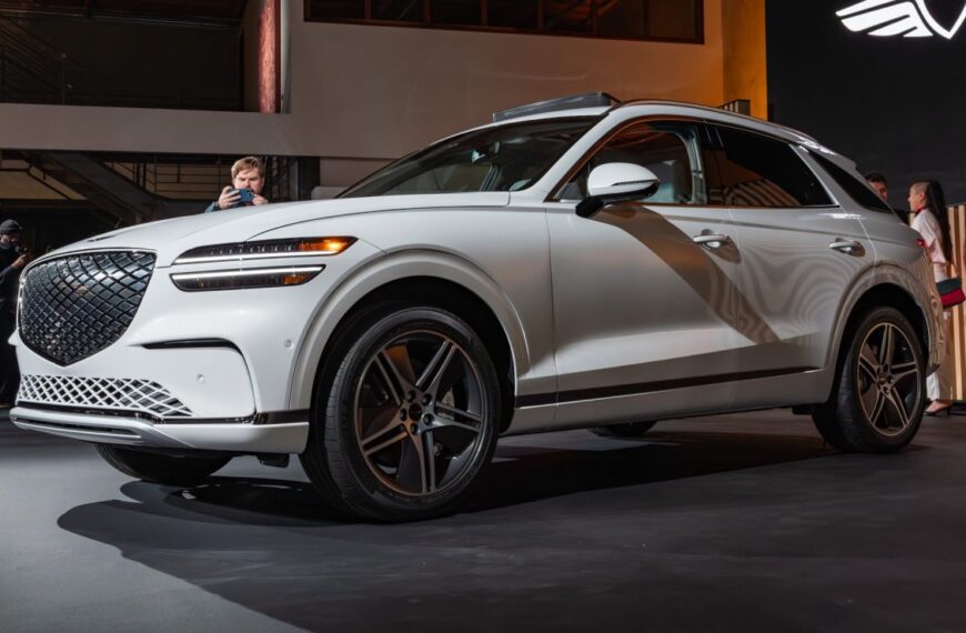 Inicio 11 Genesis GV70 Electric 2027: lujo, 429 hp y carga al 80 % por menos de $60 000