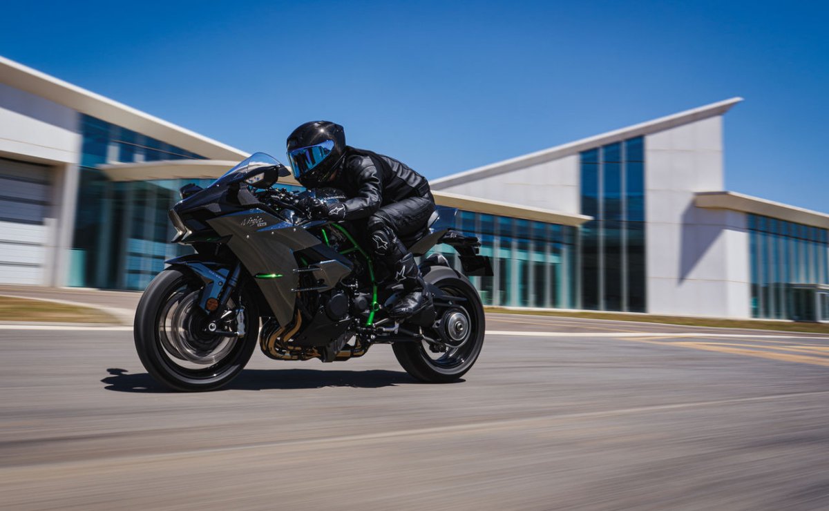 Kawasaki Ninja H2 2027 edición limitada en fibra de carbono 4 kawasaki ninja h24