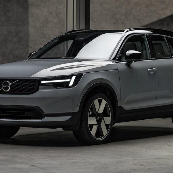 Inicio 4 Volvo XC40 2028: AWD de serie y pantalla de 11.2…